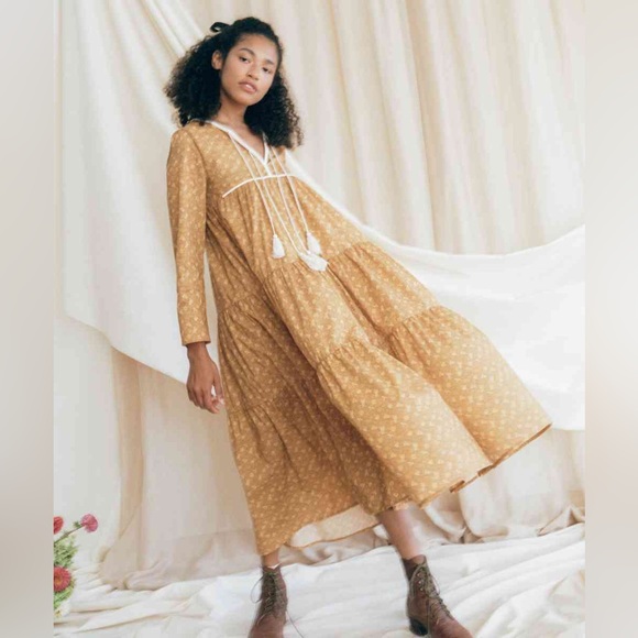 The Paloma Dress XS in Biscotti Cosmos Floral - Picture 3 of 9